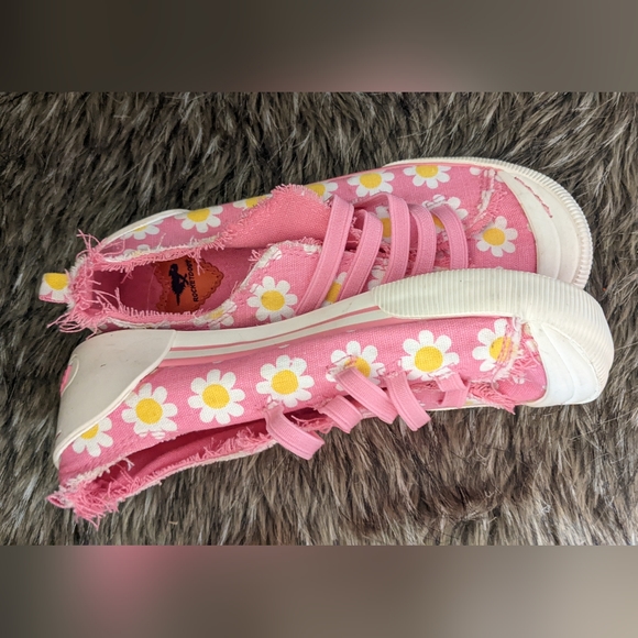Rocket Dog Child's Pink Flats with Flowers- 13 - Picture 2 of 6
